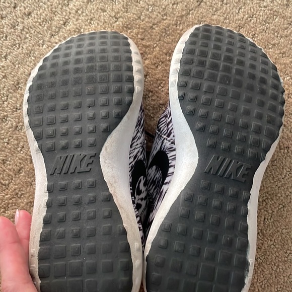 Nike Women's Juvenate Print US size 7 - Picture 4 of 4